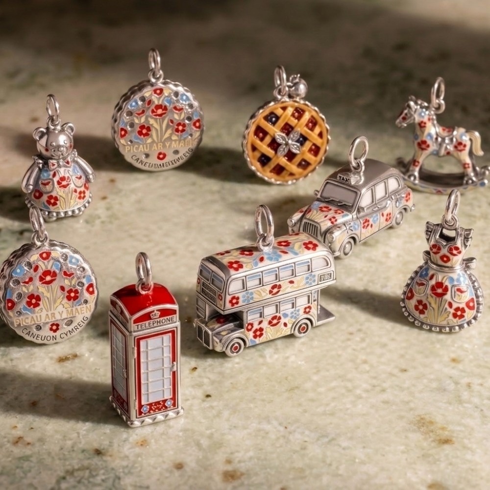 ステンレス製の漫画風ペンダント、ミニチュアエナメル素材、ジュ - Jewelry Making London のレビューと価格