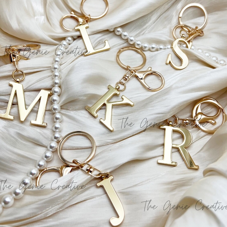 ステンレス製3Dイニシャルキーホルダー 4色展開 ゴールド  - Lobster Clasp Silver のレビューと価格