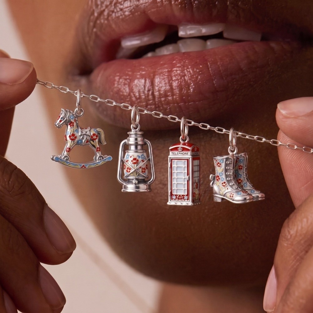 ステンレス製の漫画風ペンダント、ミニチュアエナメル素材、アク - Jewelry Making London のレビューと価格
